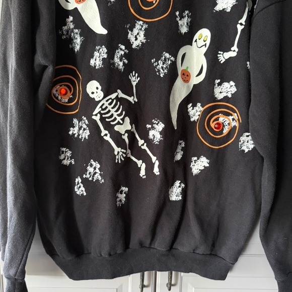 Vintage Wetpaint Unisex Halloween Ghosts Skeletons Pullover Sweatshirt, Black,OS - Picture 4 of 11